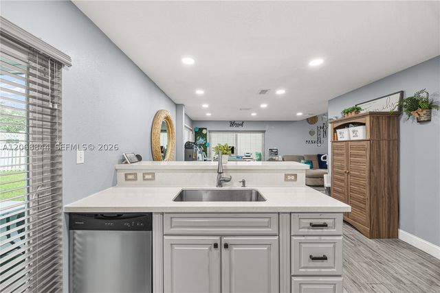 7216 SW 44th Ct, Davie, FL 33314