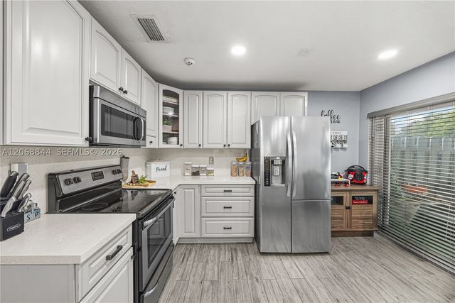 7216 SW 44th Ct, Davie, FL 33314