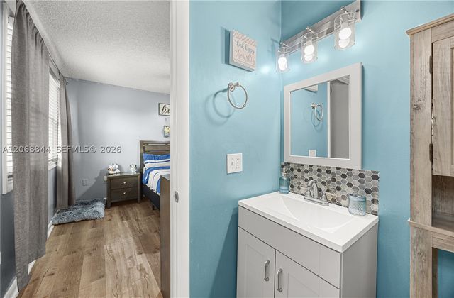 7216 SW 44th Ct, Davie, FL 33314