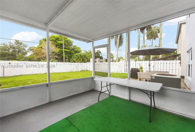 7216 SW 44th Ct, Davie, FL 33314