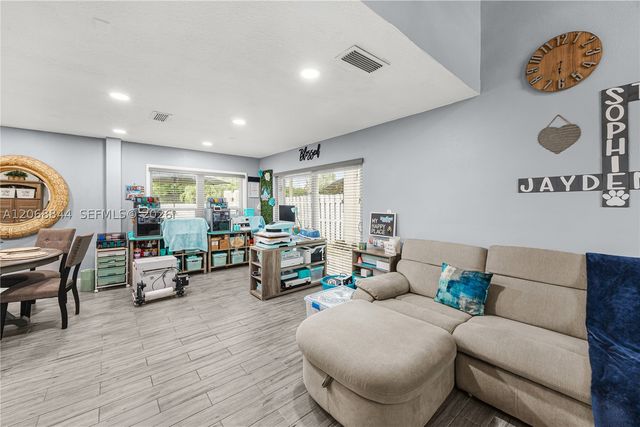 7216 SW 44th Ct, Davie, FL 33314