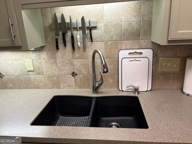 702 Las Brasis Court, Peachtree City, GA 30269