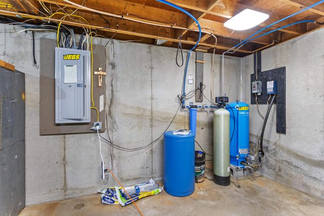 11 Broken Bridge Road, Concord, NH 03301