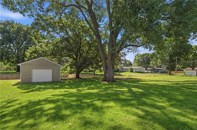 215 N Maple Street, Gardner, KS 66030