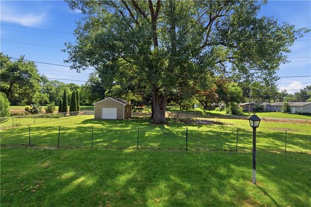 215 N Maple Street, Gardner, KS 66030