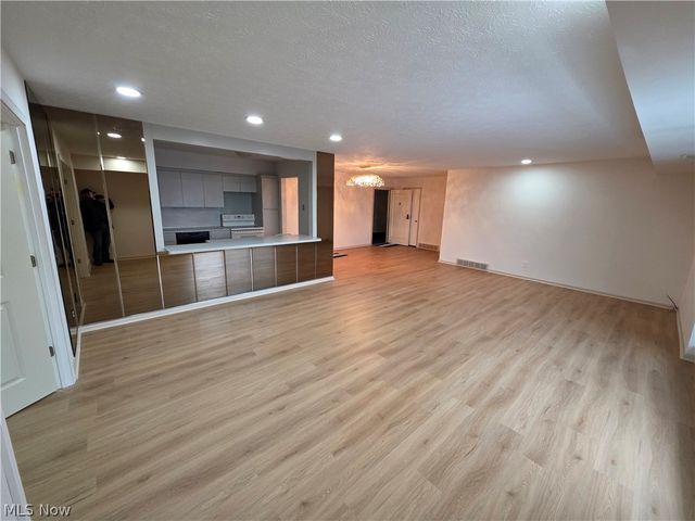 2202 Acacia Park Drive 2612, Lyndhurst, OH 44124