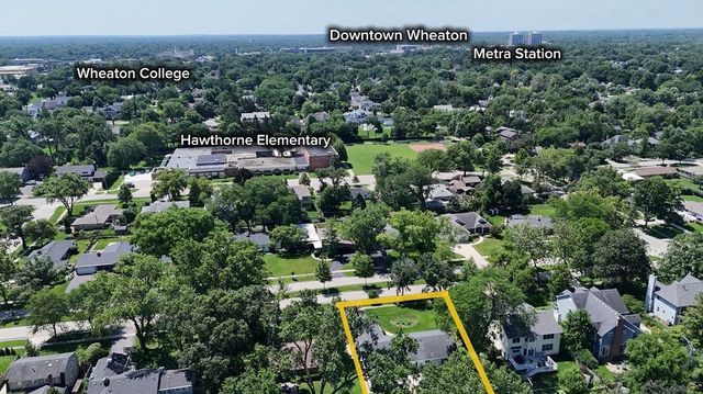 325 E Hawthorne Boulevard, Wheaton, IL 60187