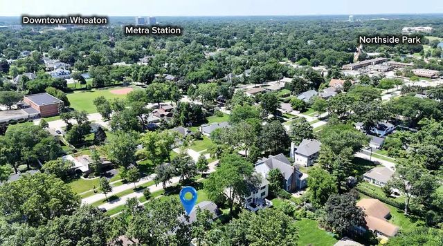 325 E Hawthorne Boulevard, Wheaton, IL 60187
