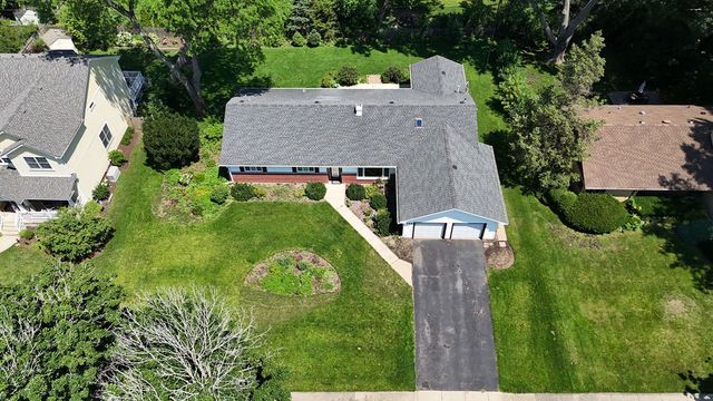 325 E Hawthorne Boulevard, Wheaton, IL 60187