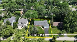 325 E Hawthorne Boulevard, Wheaton, IL 60187