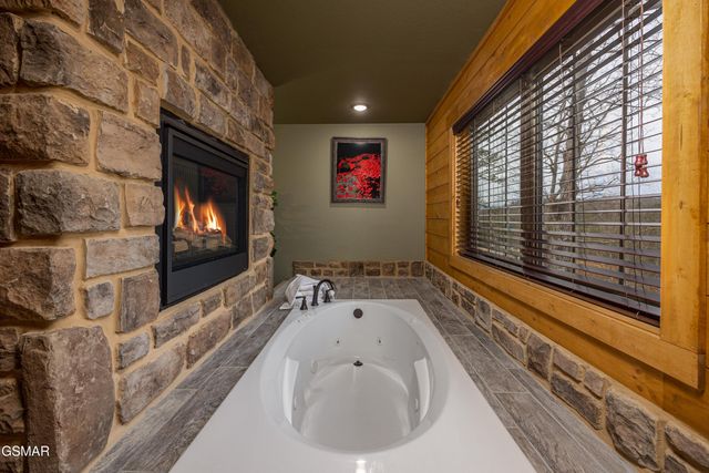 1019 Potters Way, Gatlinburg, TN 37738