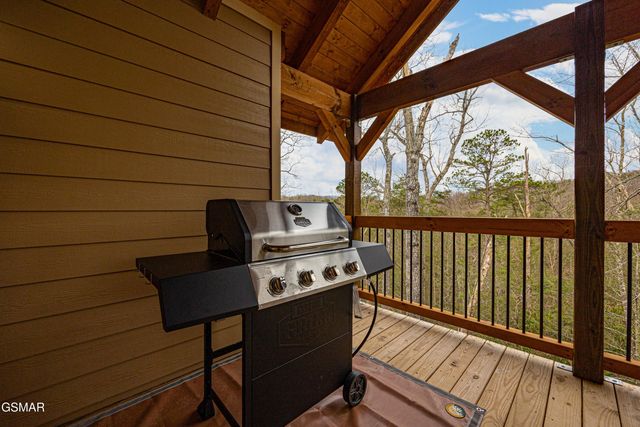 1019 Potters Way, Gatlinburg, TN 37738