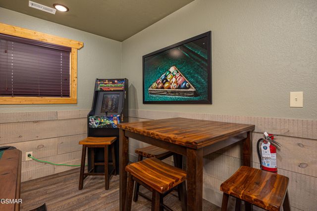 1019 Potters Way, Gatlinburg, TN 37738