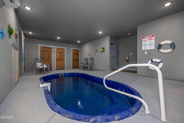 1019 Potters Way, Gatlinburg, TN 37738