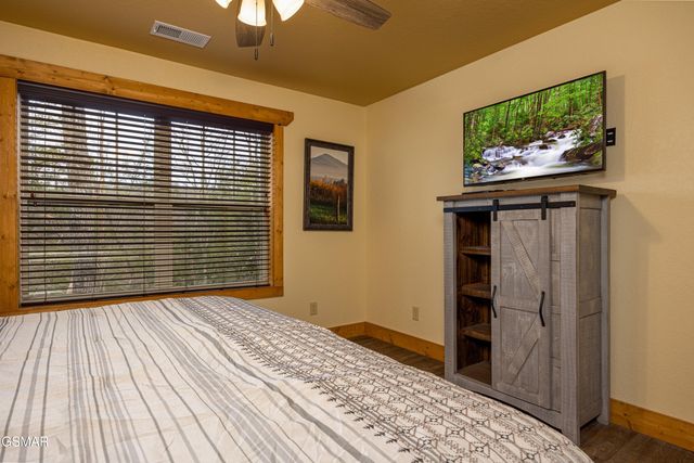 1019 Potters Way, Gatlinburg, TN 37738