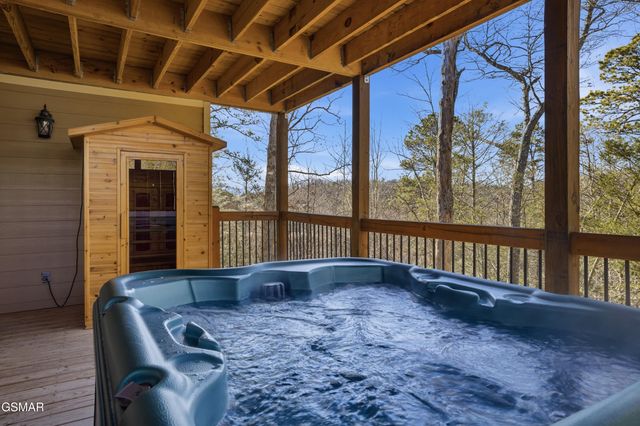 1019 Potters Way, Gatlinburg, TN 37738