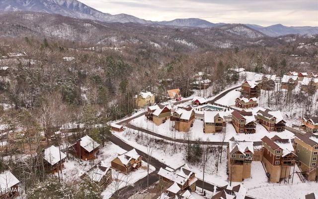 1019 Potters Way, Gatlinburg, TN 37738