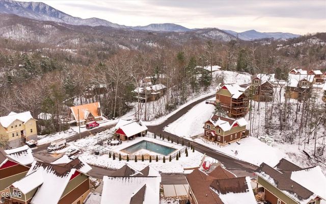 1019 Potters Way, Gatlinburg, TN 37738