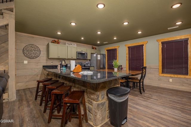 1019 Potters Way, Gatlinburg, TN 37738