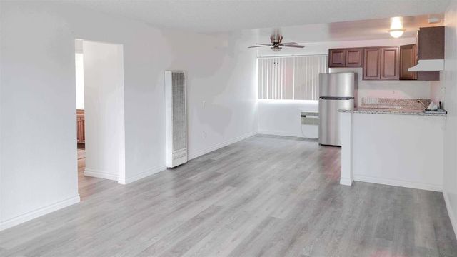 1718 24 Crofton Ln, Escondido, CA 92027