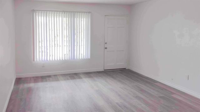 1718 24 Crofton Ln, Escondido, CA 92027