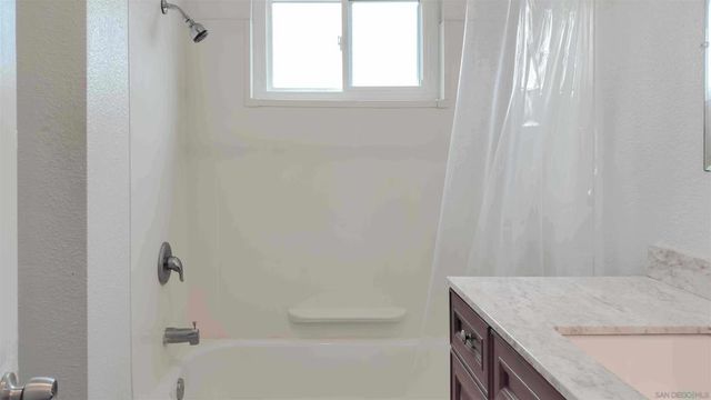 1718 24 Crofton Ln, Escondido, CA 92027