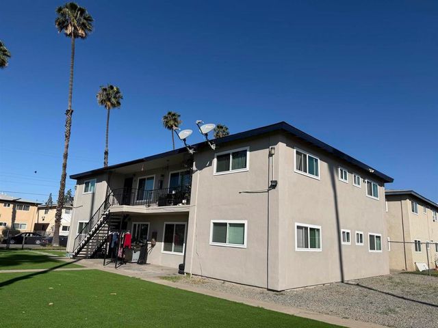 1718 24 Crofton Ln, Escondido, CA 92027