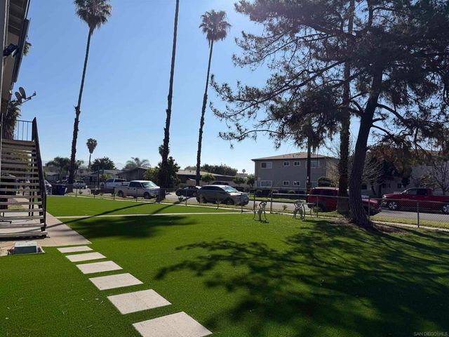 1718 24 Crofton Ln, Escondido, CA 92027