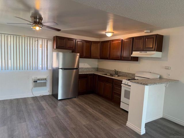 1718 24 Crofton Ln, Escondido, CA 92027