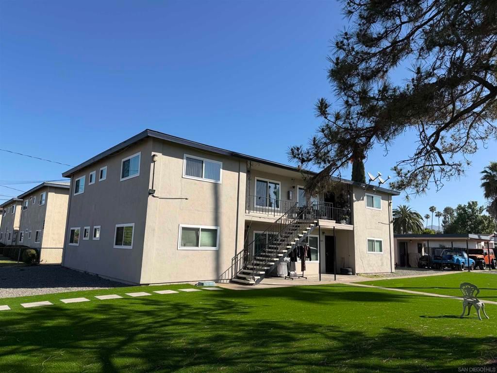 1718 24 Crofton Ln, Escondido, CA 92027