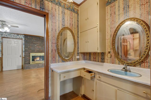 160 J Street, Greer, SC 29651