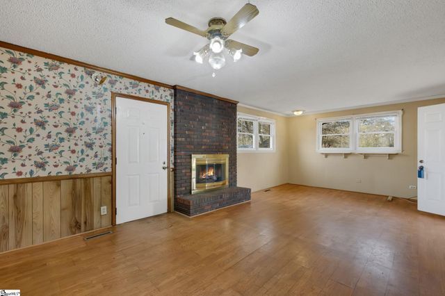 160 J Street, Greer, SC 29651