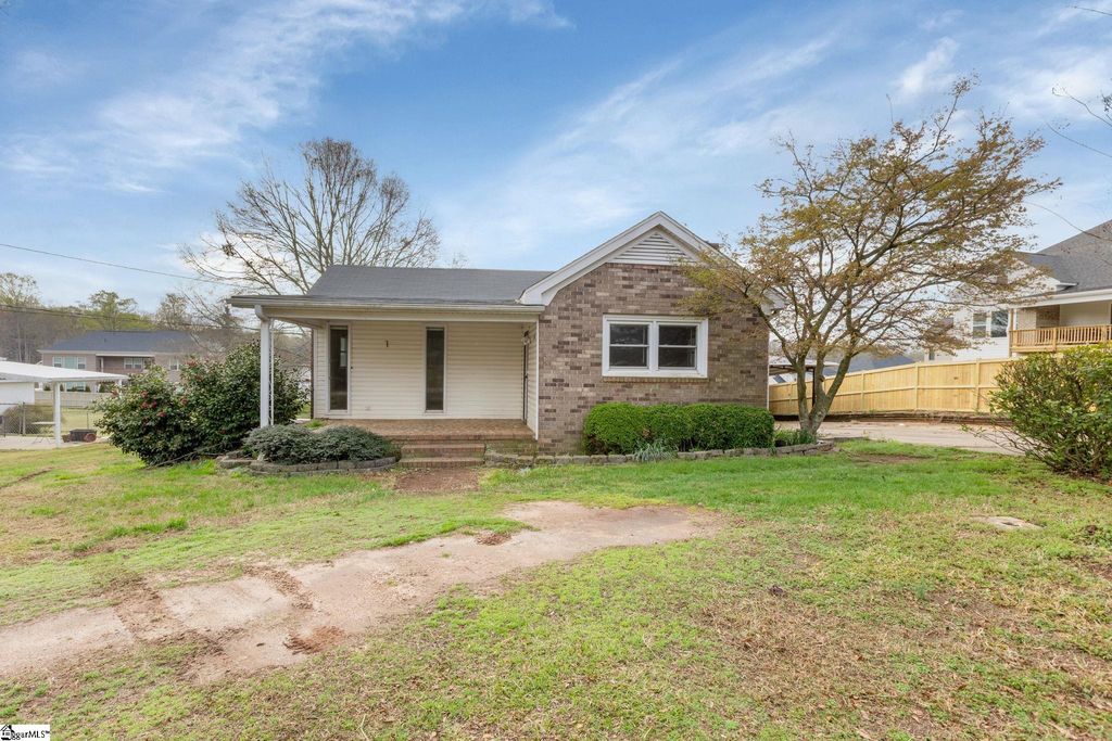 160 J Street, Greer, SC 29651