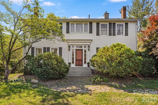 29 Walnut Street, Hot Springs, NC 28743