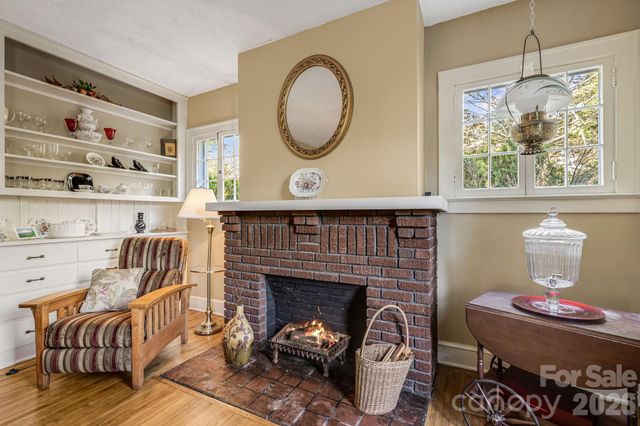 29 Walnut Street, Hot Springs, NC 28743