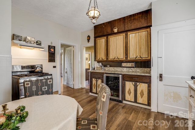 29 Walnut Street, Hot Springs, NC 28743