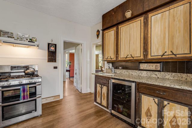 29 Walnut Street, Hot Springs, NC 28743