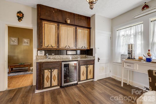 29 Walnut Street, Hot Springs, NC 28743