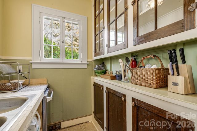 29 Walnut Street, Hot Springs, NC 28743