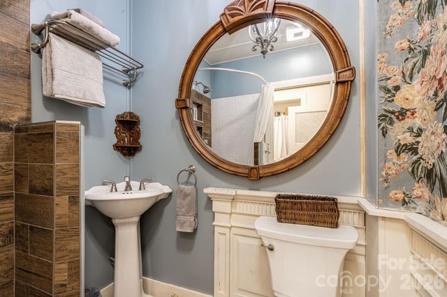 29 Walnut Street, Hot Springs, NC 28743