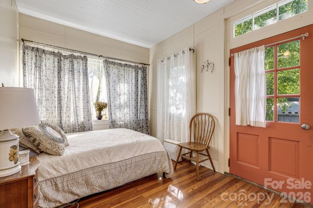 29 Walnut Street, Hot Springs, NC 28743