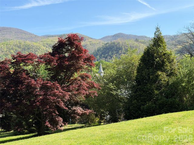 29 Walnut Street, Hot Springs, NC 28743