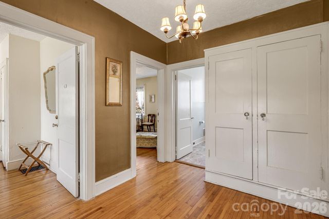 29 Walnut Street, Hot Springs, NC 28743