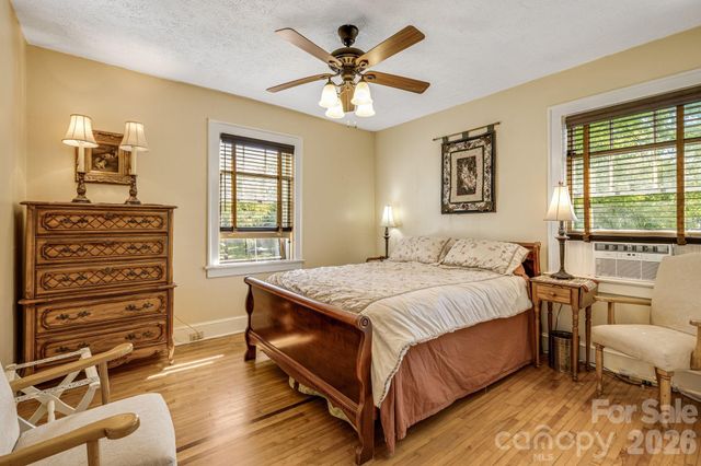29 Walnut Street, Hot Springs, NC 28743