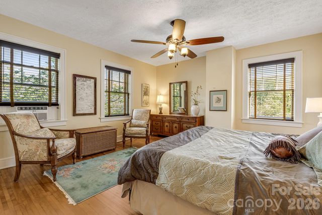 29 Walnut Street, Hot Springs, NC 28743