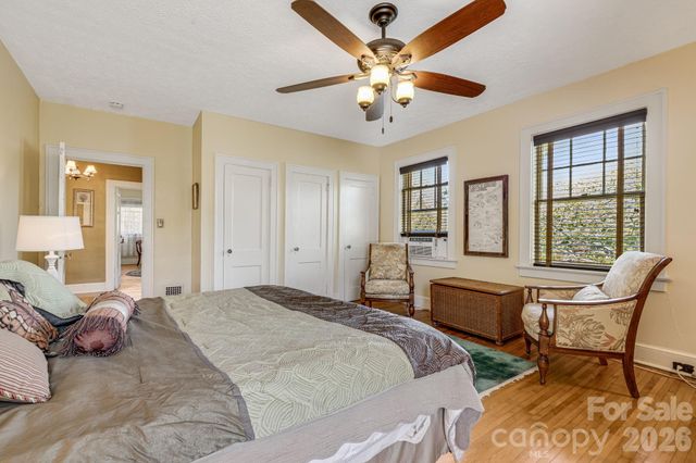 29 Walnut Street, Hot Springs, NC 28743