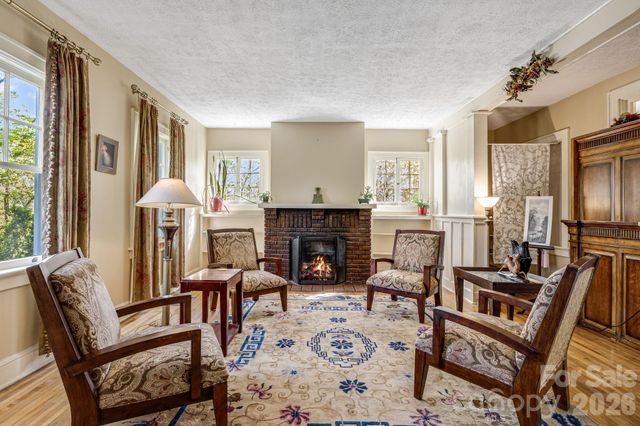 29 Walnut Street, Hot Springs, NC 28743