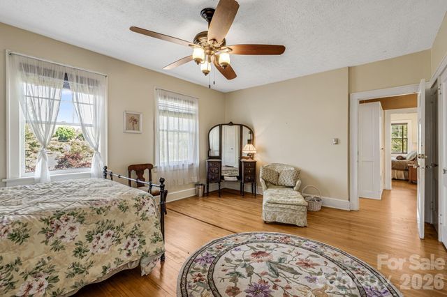 29 Walnut Street, Hot Springs, NC 28743