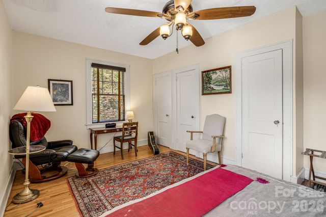 29 Walnut Street, Hot Springs, NC 28743