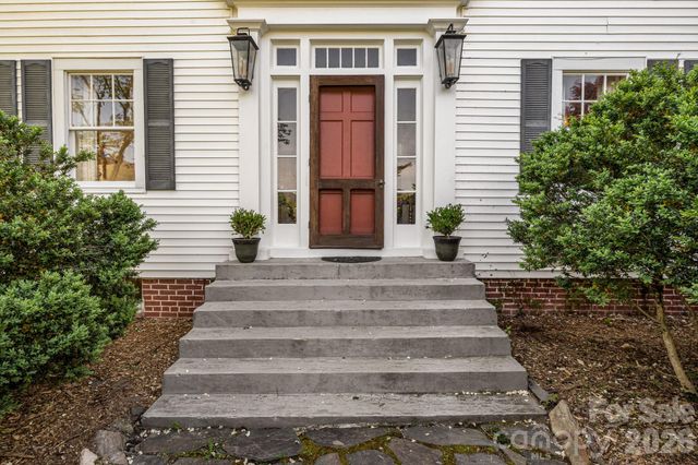 29 Walnut Street, Hot Springs, NC 28743